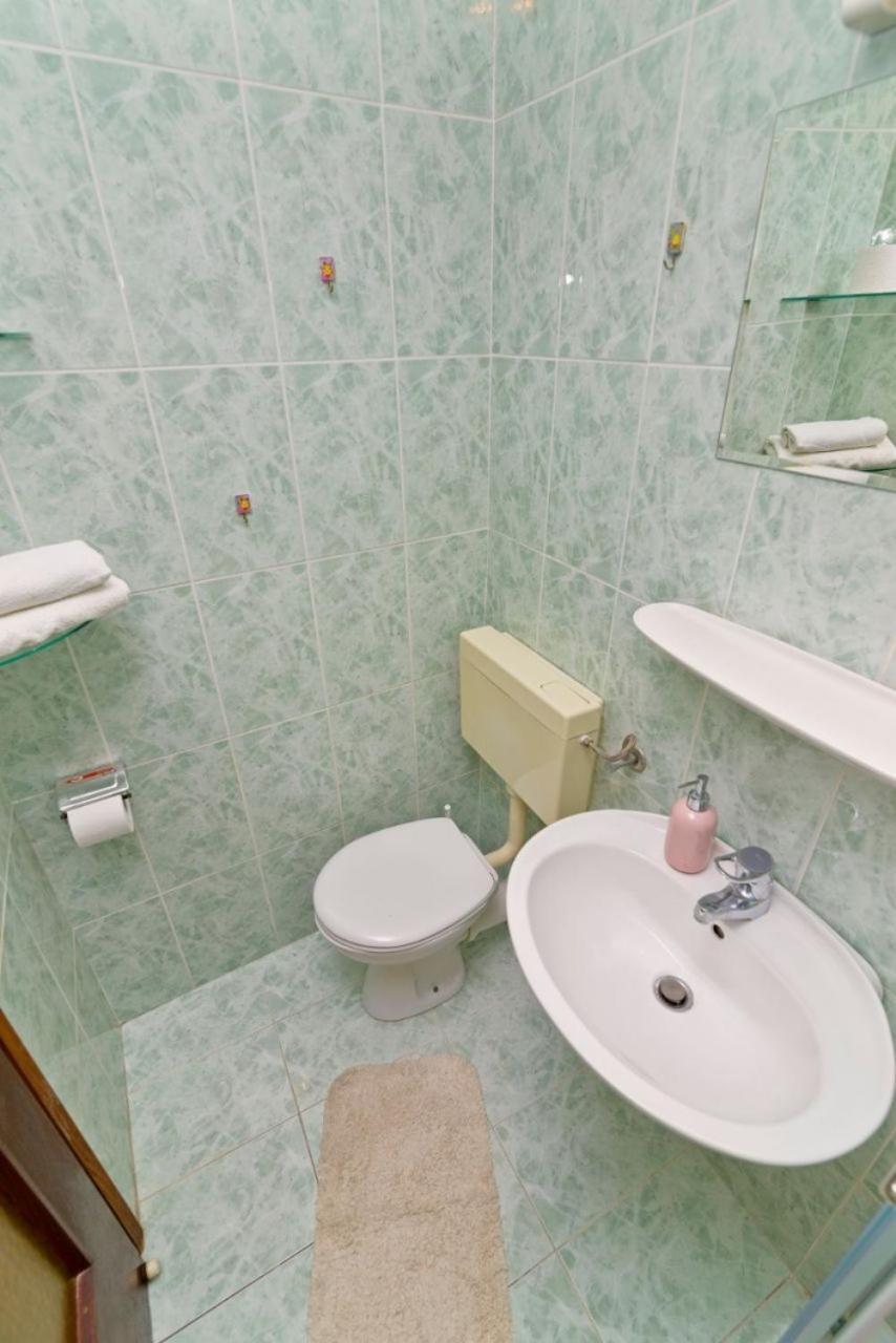Apartments Ive - With Sea View Tisno Kültér fotó